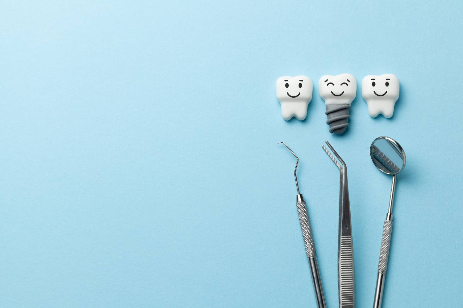 Jak dbać o implanty zębów